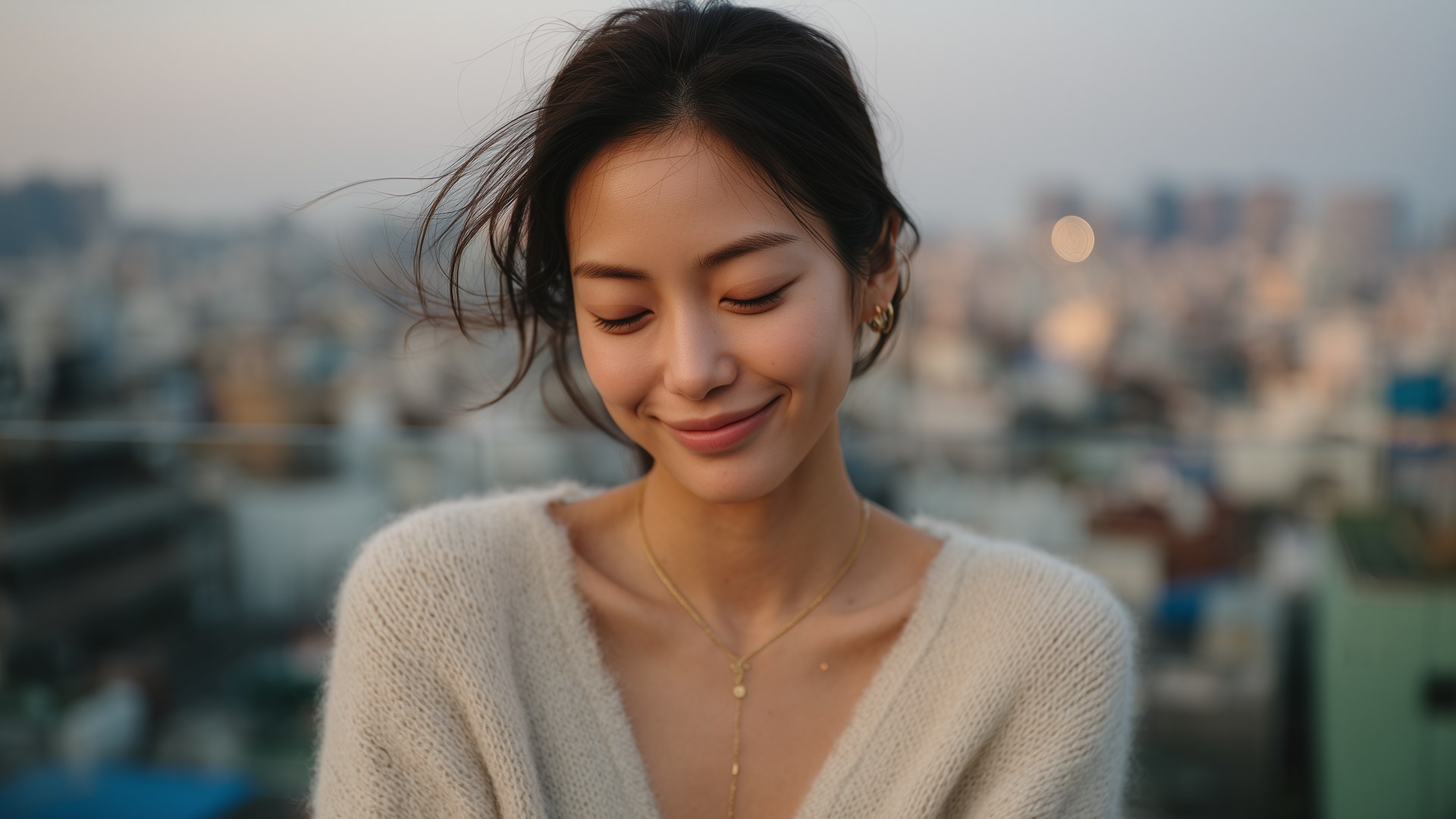A Seoul moment, considered — golden hour calm